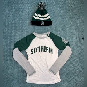 Slytherin beanie & tshirt